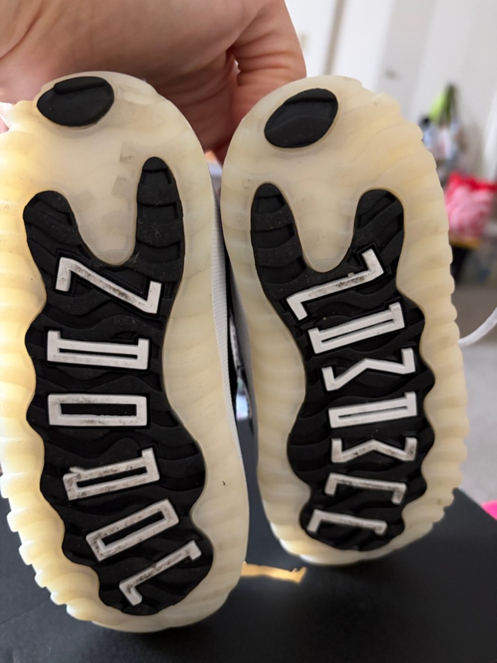 Jordan Kids' Sneakers in White, Black with Gold Jumpman - Picture 6 of 6